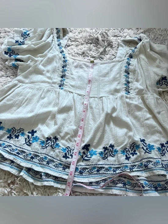 Old Navy Floral Embroidered Top - Picture 6 of 8